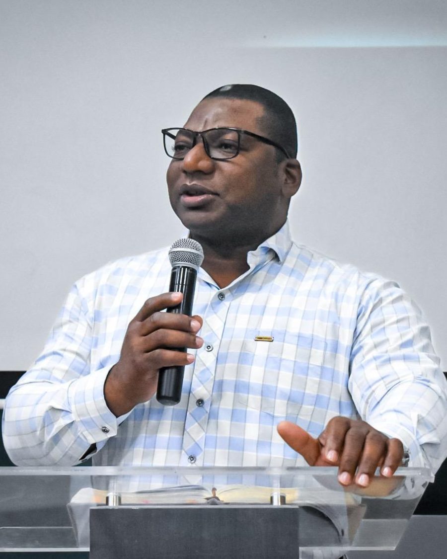 Pastor Evelio Palacio